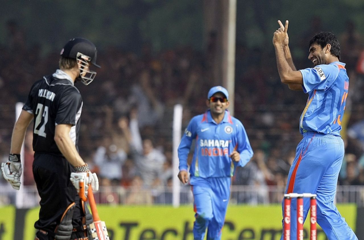Munaf Patel had Kane Williamson lbw, India v New Zealand, 3rd ODI, Vadodara, December 4, 2010