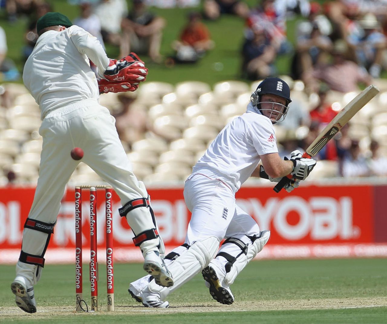 Ian Bell reverse sweeps, Australia v England, 2nd Test, Adelaide, 4th day, December 6, 2010