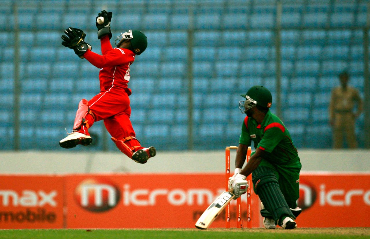 Tatenta Taibu makes an acrobatic leap to have Imrul Kayes caught behind, Bangladesh v Zimbabwe, 3rd ODI, Mirpur, December 6, 2010