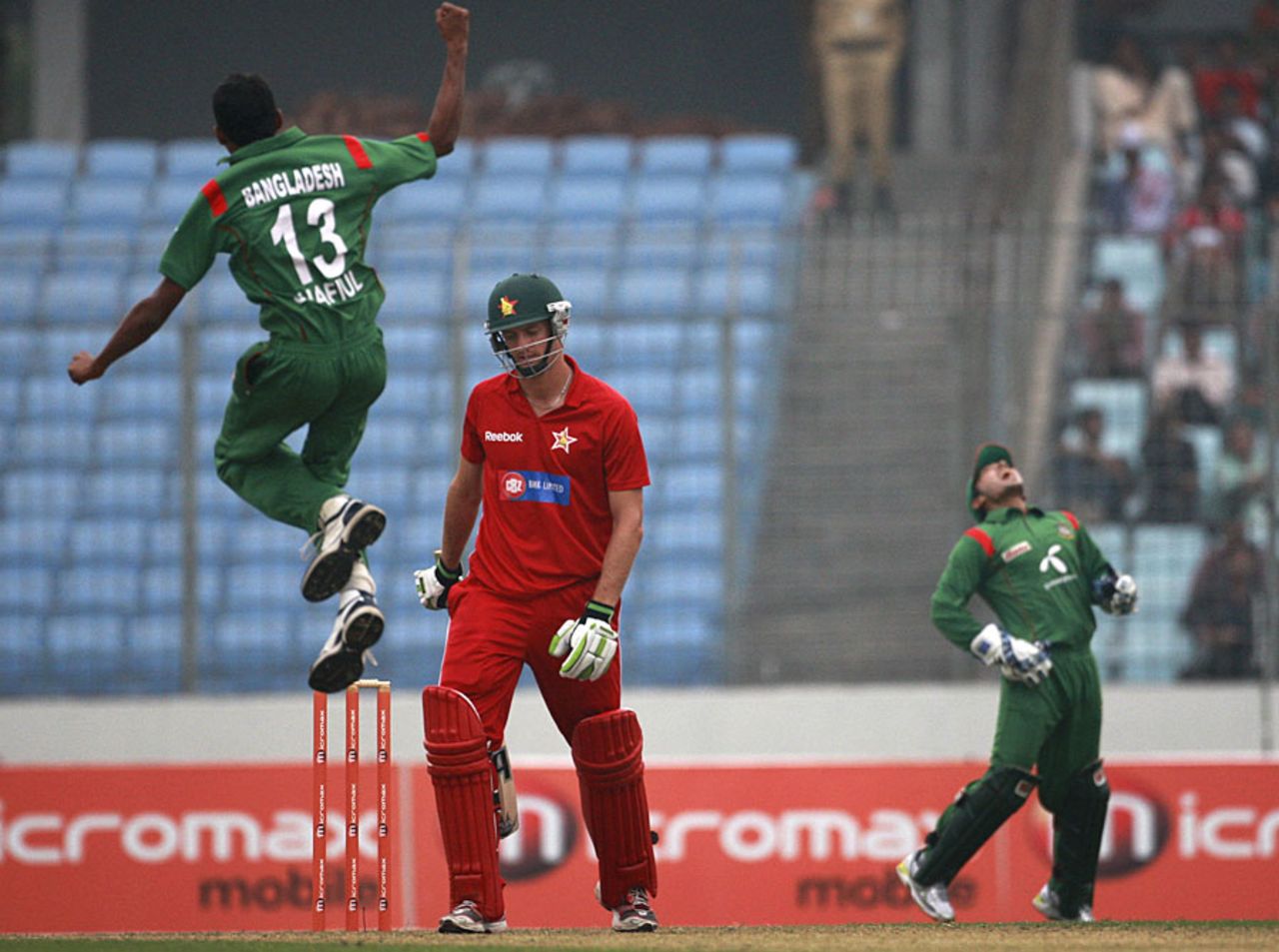Shafiul Islam celebrates after dismissing Craig Ervine, Bangladesh v Zimbabwe, 3rd ODI, Mirpur, December 6, 2010