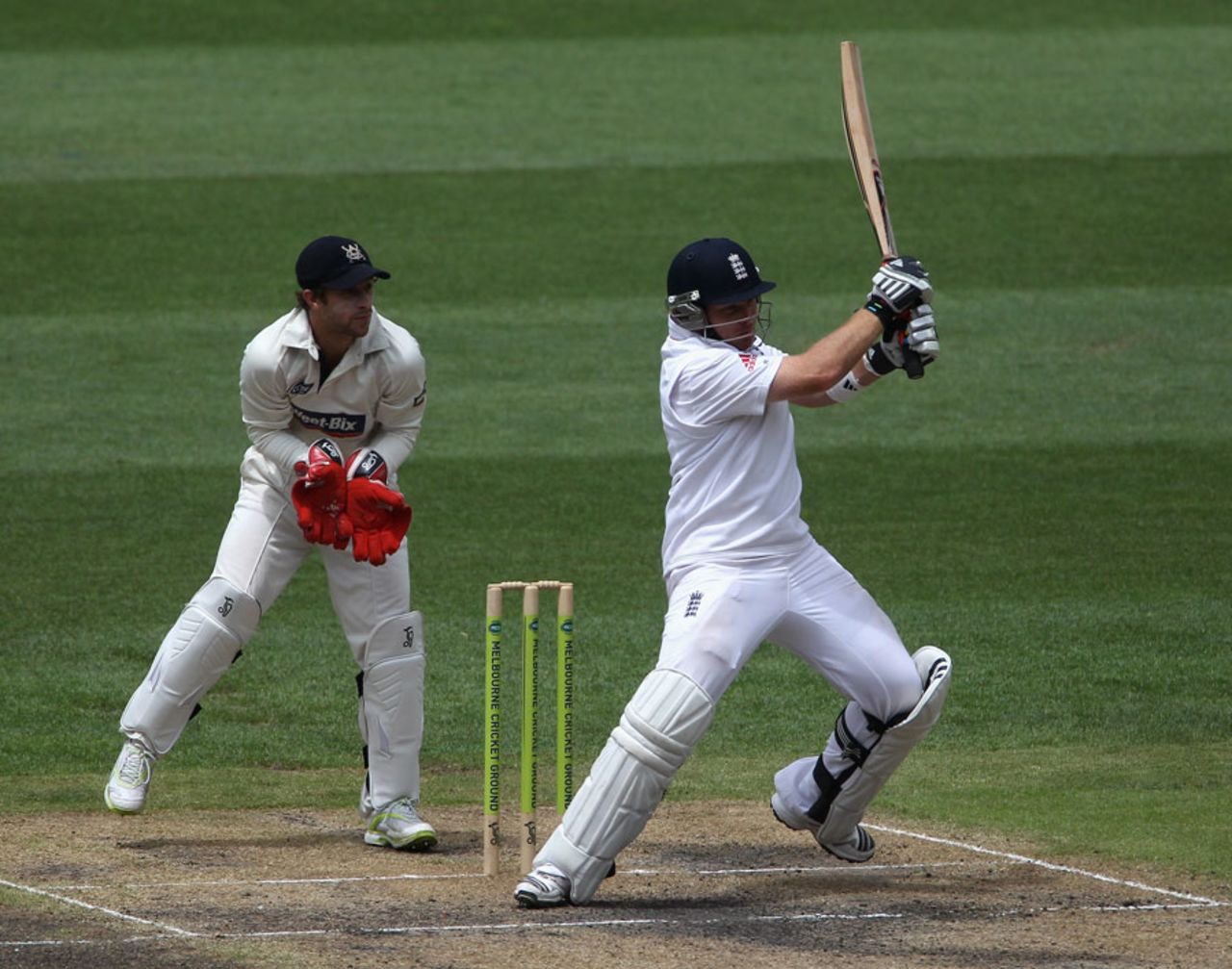 Ian Bell pulls through midwicket, Victoria v England XI, Melbourne, 2nd day, December 11, 2010