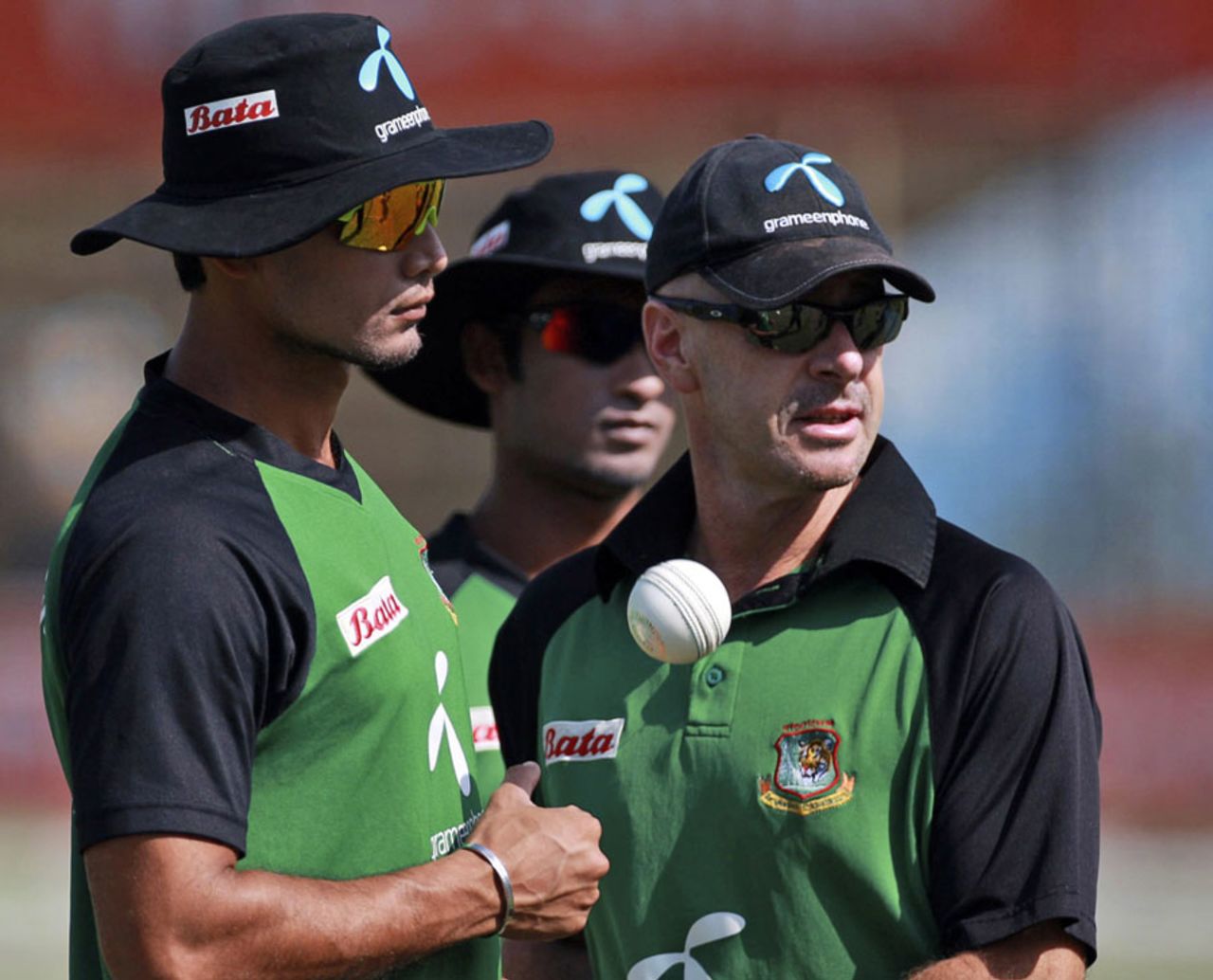 Jamie Siddons gives Mashrafe Mortaza some tips in a training session, Chittagong, December 11, 2010