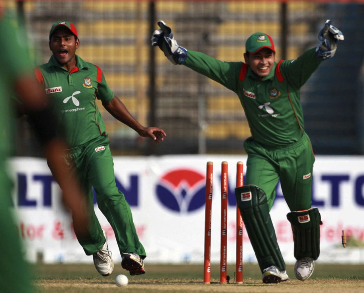 Mushfiqur Rahim celebrates the run-out of Brendan Taylor, Bangladesh v Zimbabwe, 5th ODI, Chittagong