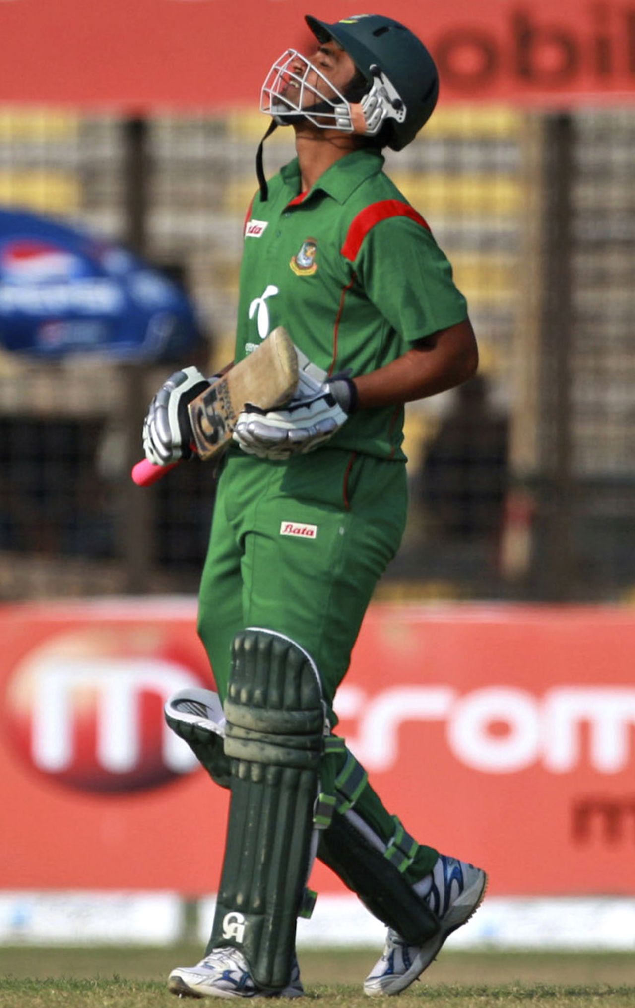 Tamim Iqbal reacts to reaching his half-century, Bangladesh v Zimbabwe, 5th ODI, Chittagong
