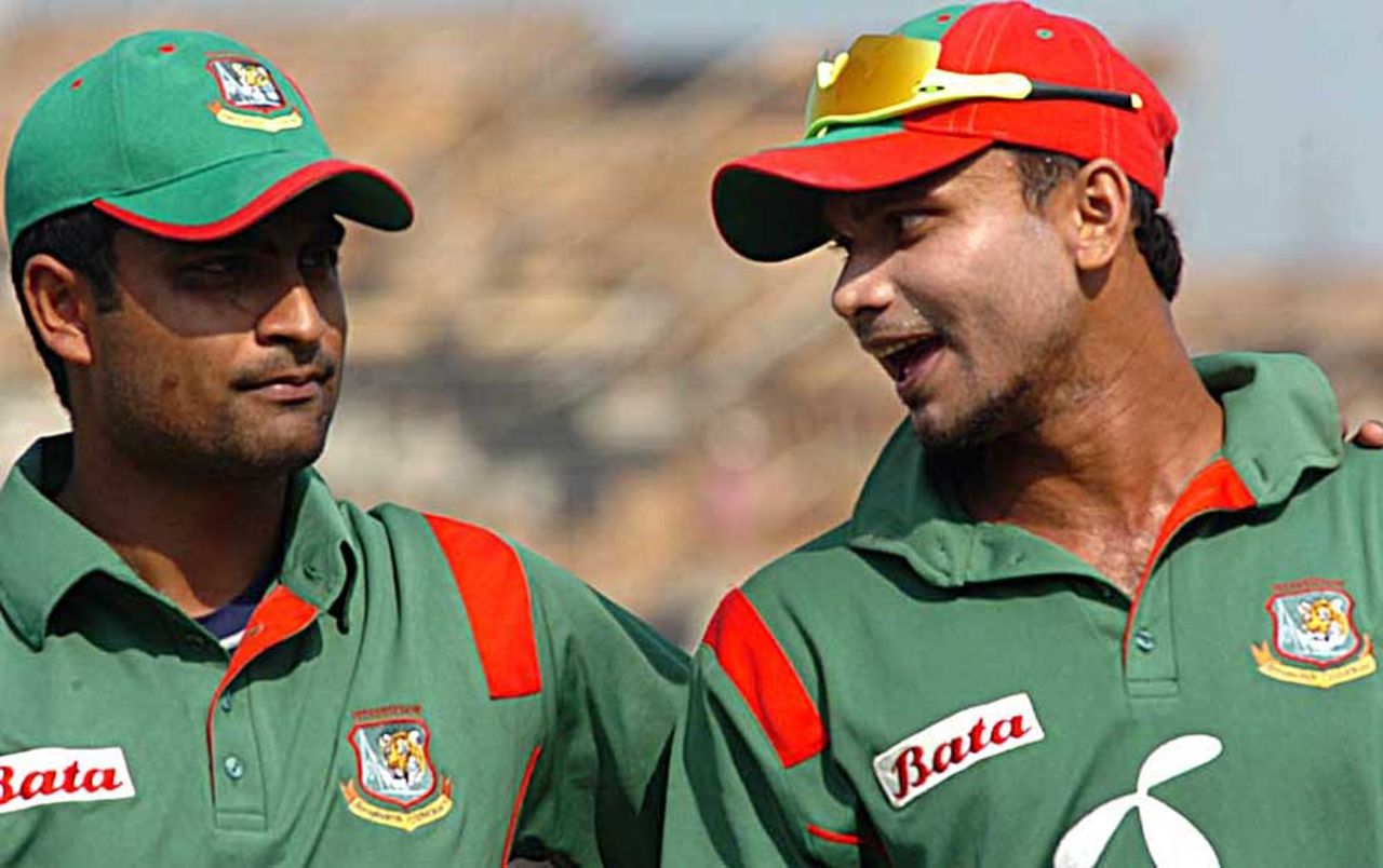 Tamim Iqbal and Mashrafe Mortaza after Bangladesh's victory, Bangladesh v Zimbabwe, 5th ODI, Chittagong, December 12, 2010
