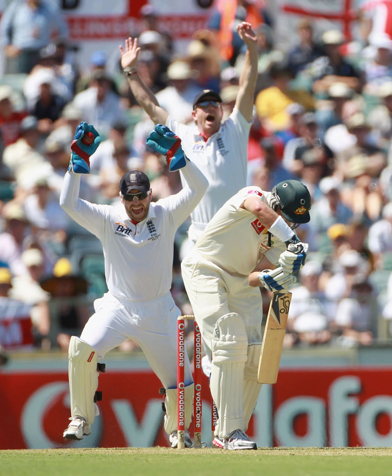 Matt Prior takes the edge off Mike Hussey, Australia v England, 3rd Test, Perth, 1st day, December 16, 2010