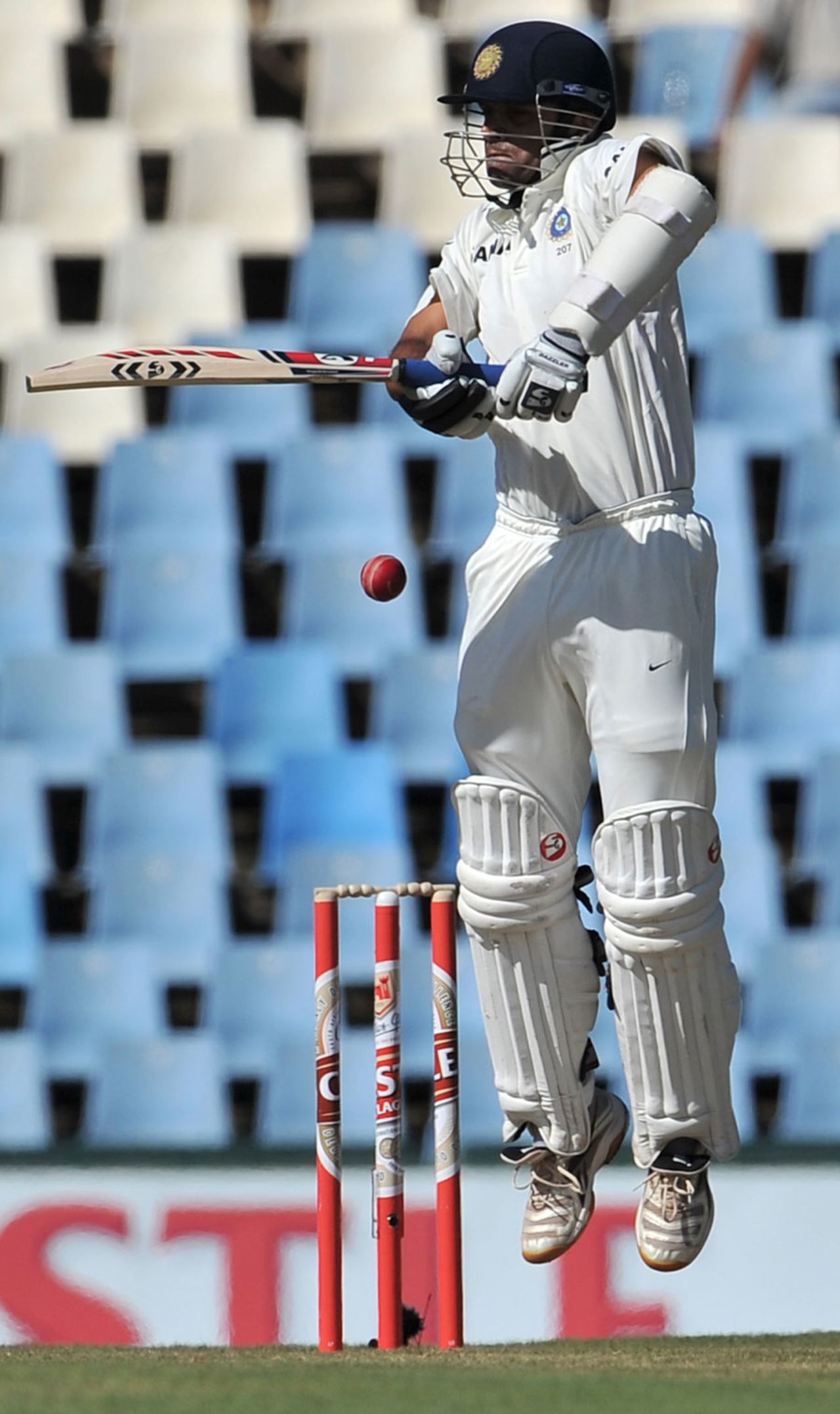 Rahul Dravid goes in the air to bring down a short delivery, South Africa v India, 1st Test, Centurion, 1st day, December 16, 2010
