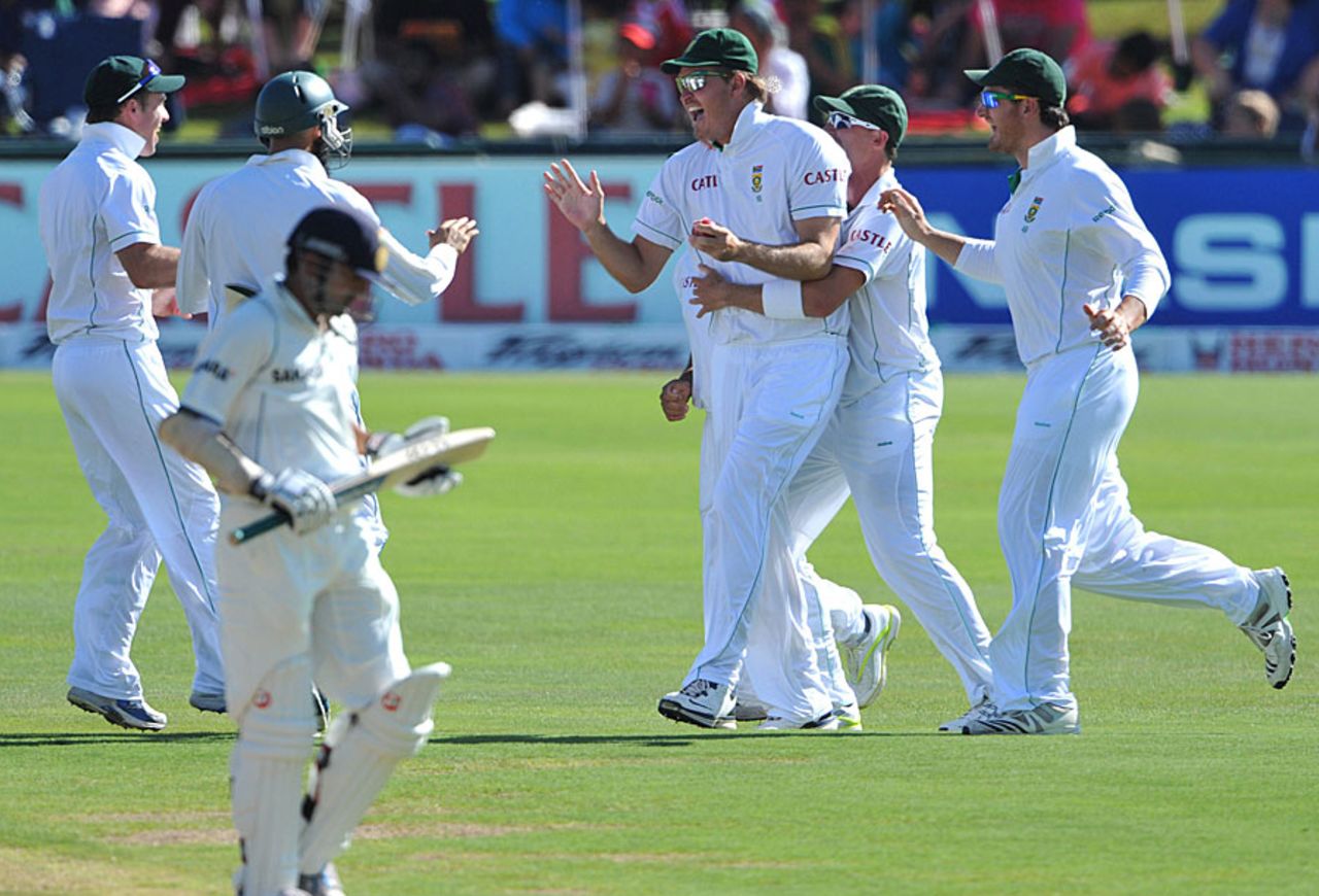 South Africa celebrate as Gautam Gambhir begins his walk back, South Africa v India, 1st Test, Centurion, 1st day, December 16, 2010