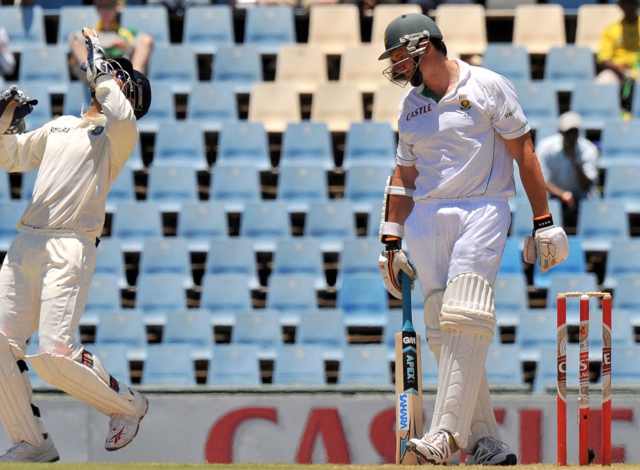 MS Dhoni celebrates after taking Graeme Smith's edge, South Africa v India, 1st Test, Centurion, 2nd day, December 17, 2010