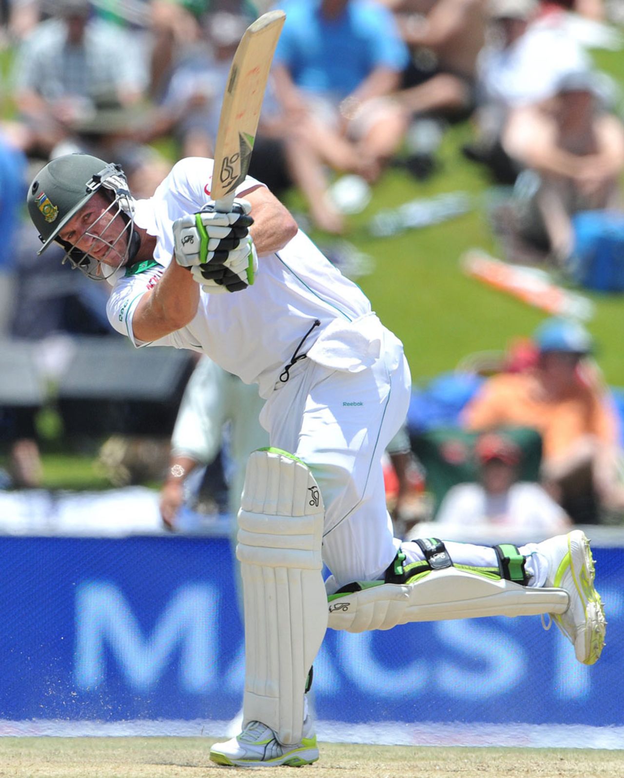 AB de Villiers smashes Suresh Raina for a six, South Africa v India, 1st Test, Centurion, 3rd day, December 18, 2010 