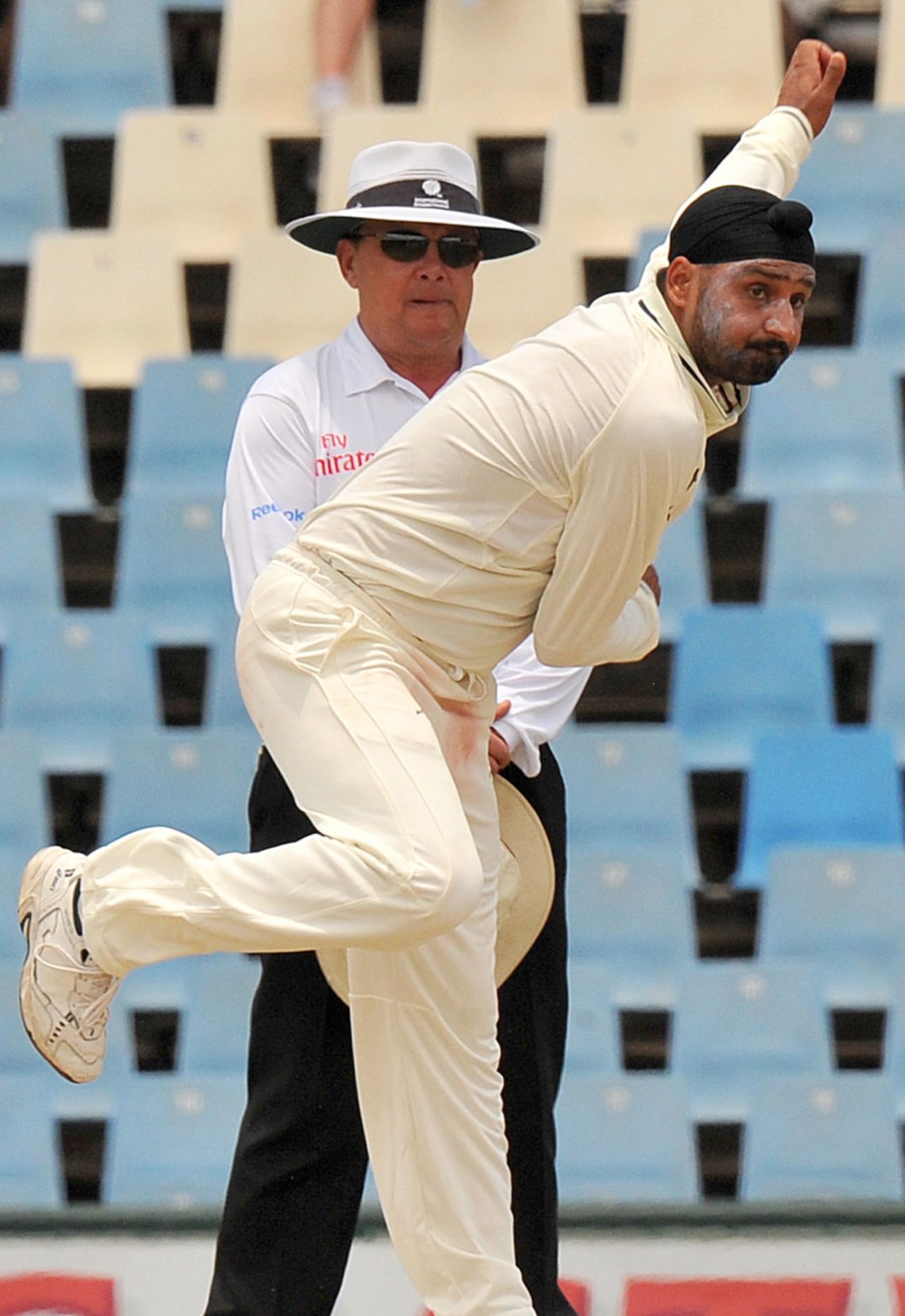 Harbhajan Singh bowls another fruitless delivery, South Africa v India, 1st Test, Centurion, 3rd day, December 18, 2010 