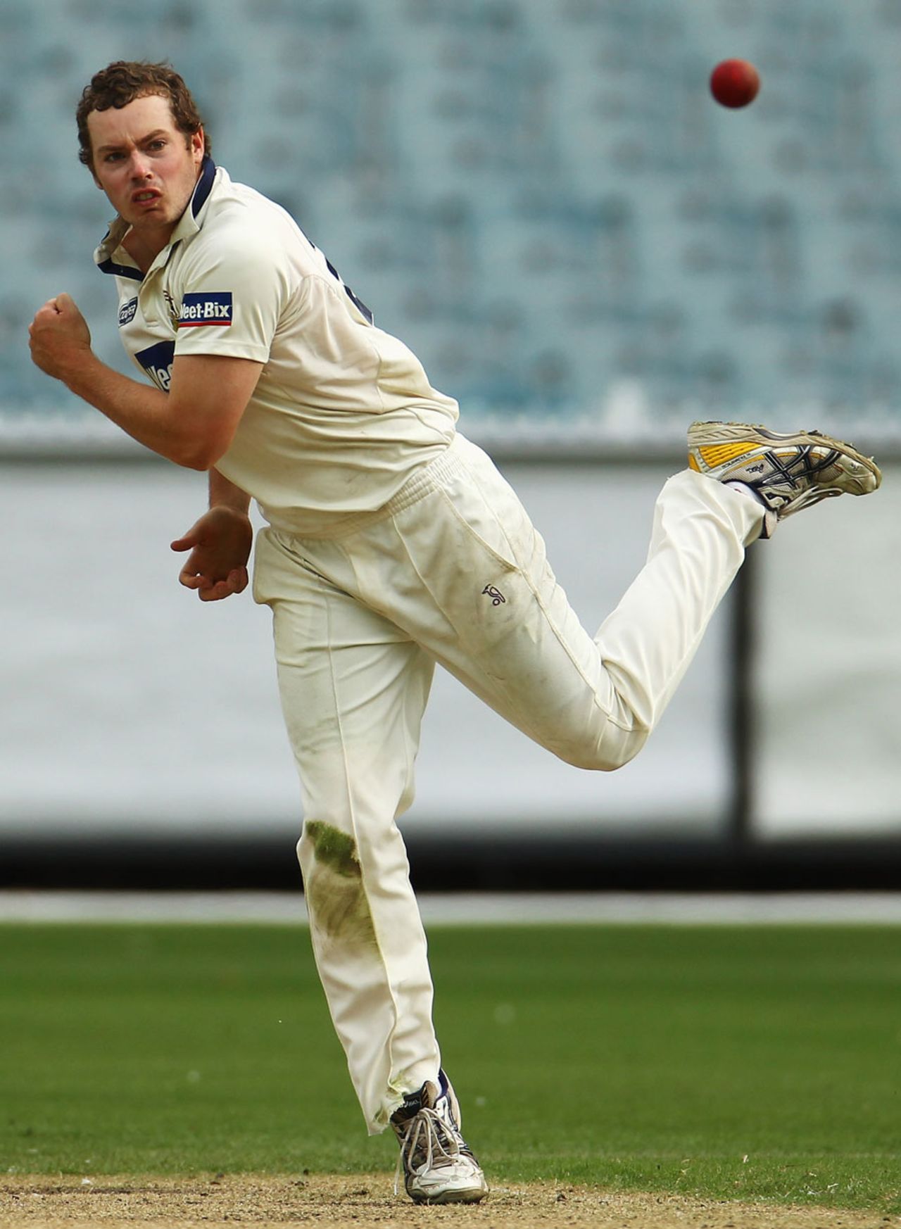 Jon Holland sends down a delivery, Victoria v New South Wales, Sheffield Shield, Melbourne, 1st day, February 12, 2010