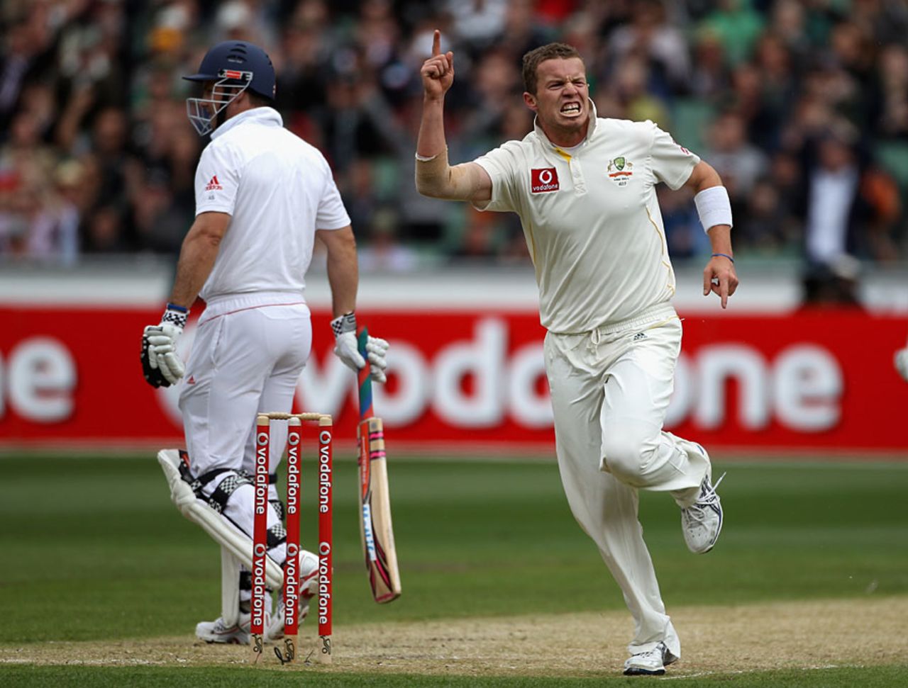 Peter Siddle had his second wicket when Andrew Strauss was caught at gully, Australia v England, 4th Test, Melbourne, 2nd day, December 27, 2010