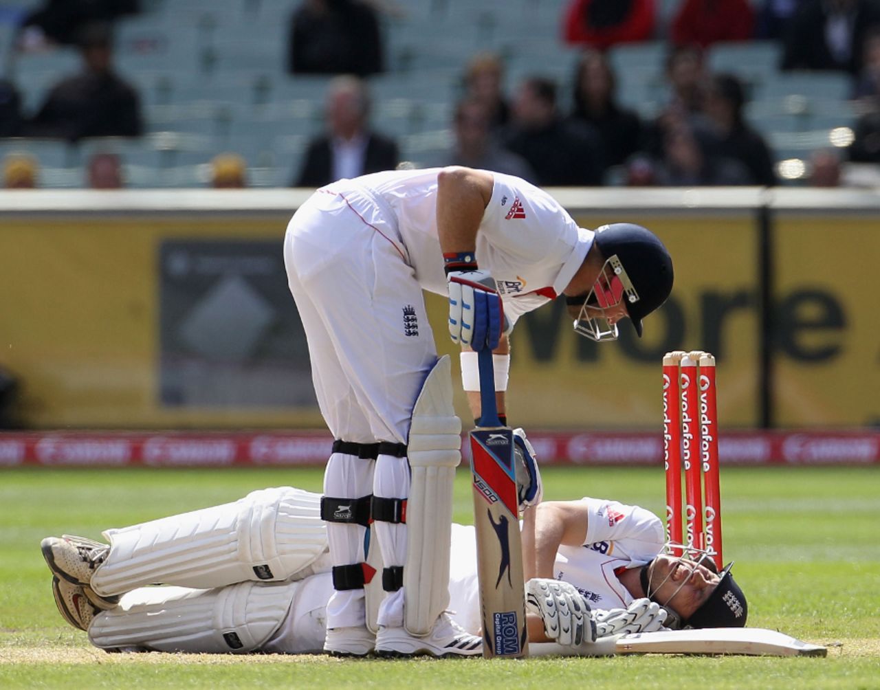 Jonathan Trott was struck a painful blow on the knee off an inside edge, Australia v England, 4th Test, Melbourne, 2nd day, December 27, 2010