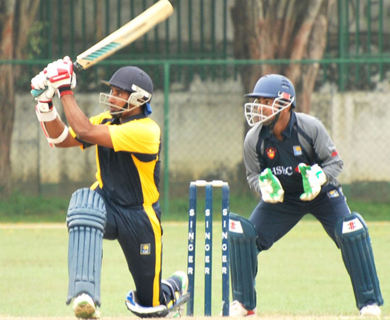 Chaminda Vaas opens the batting for Colts, Sinhalese Sports Club v Colts Cricket Club, Colombo, Premier Limited Over Tournament, December 27