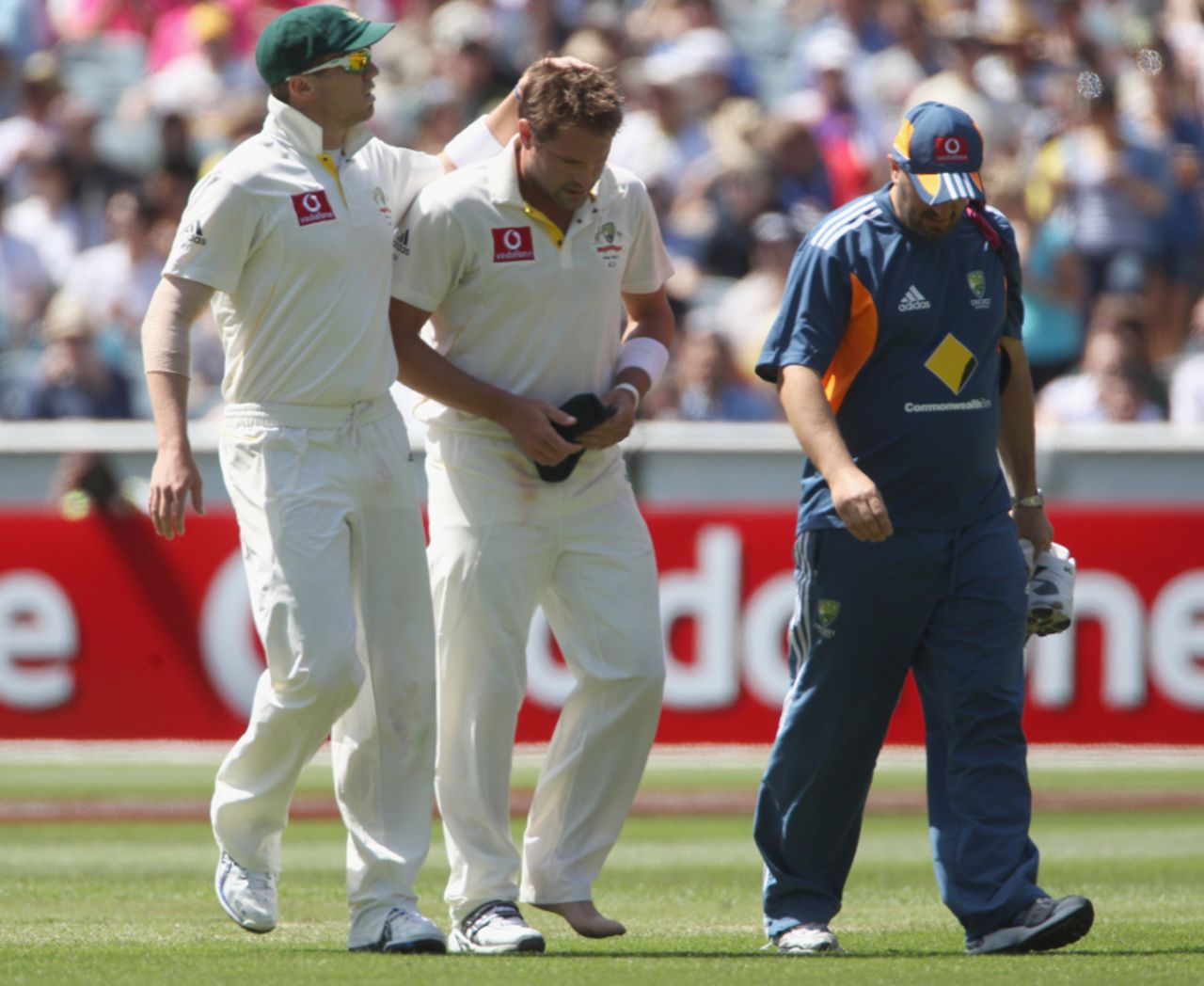 Ryan Harris limped off the field with an ankle injury before lunch on the third day at Melbourne, Australia v England, 4th Test, Melbourne, 3rd day, December 28, 2010