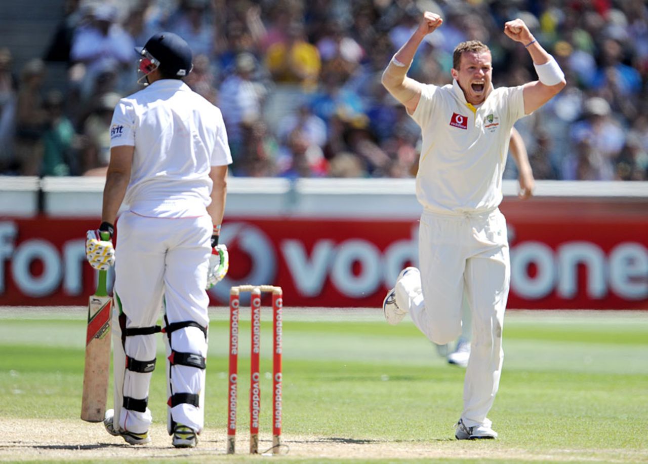 Peter Siddle picked up his fifth wicket when he had Tim Bresnan caught behind, Australia v England, 4th Test, Melbourne, 3rd day, December 28, 2010