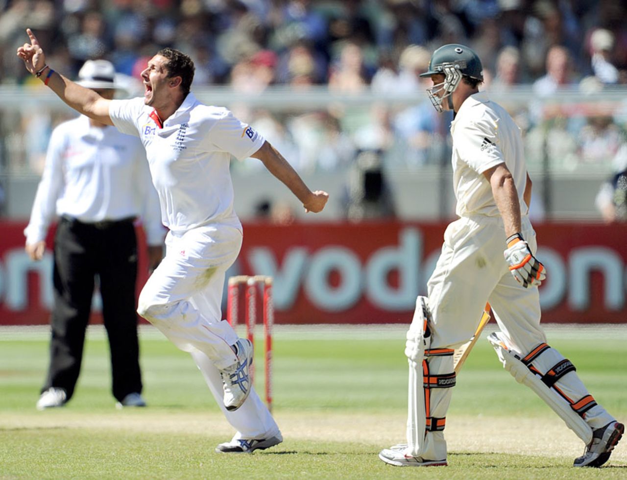 Tim Bresnan roars with delight after seeing the back of Michael Hussey, Australia v England, 4th Test, Melbourne, 3rd day, December 28, 2010