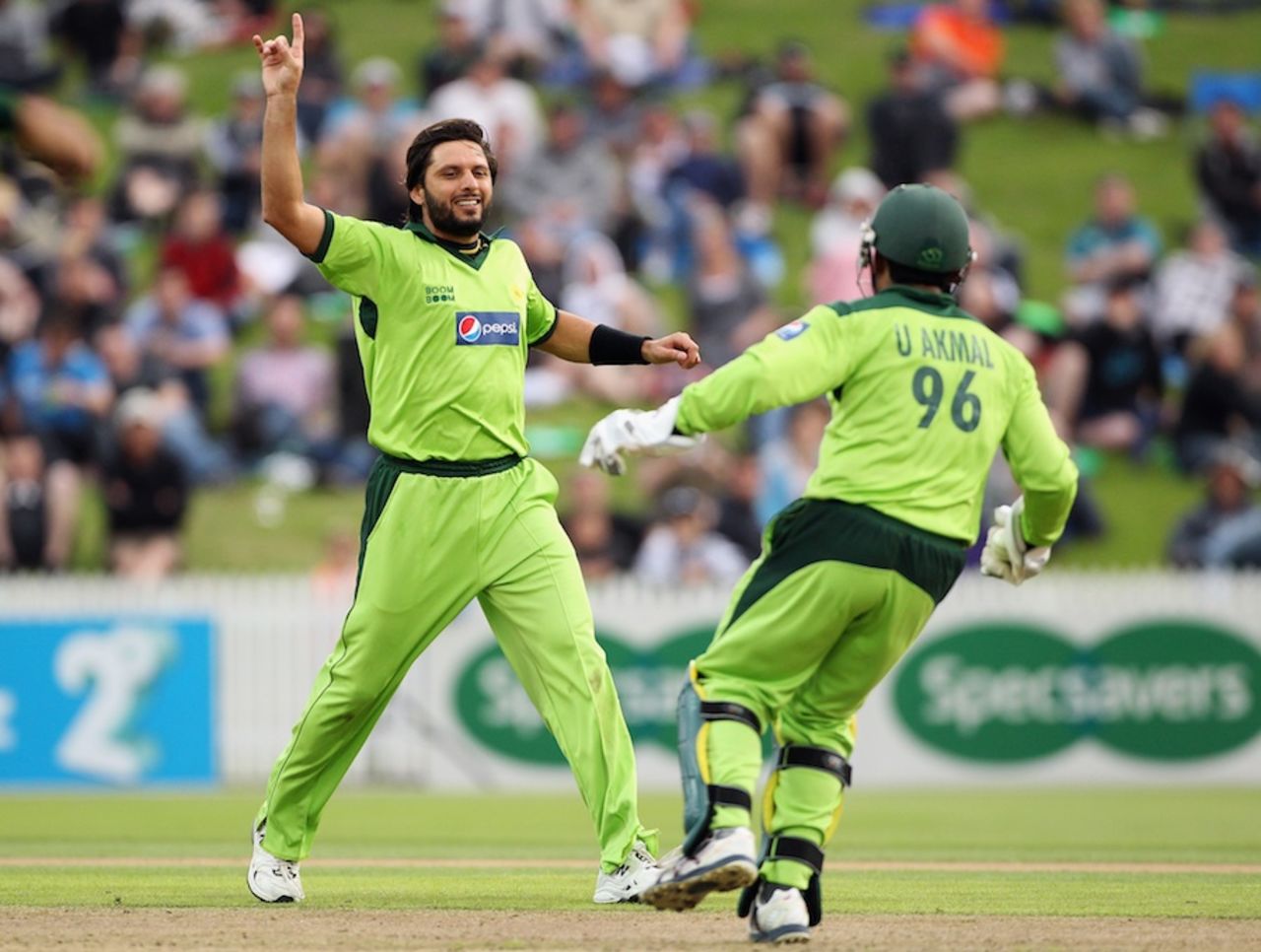 Shahid Afridi celebrates James Franklin's wicket, New Zealand v Pakistan, 2nd Twenty20, Hamilton, December 28, 2010