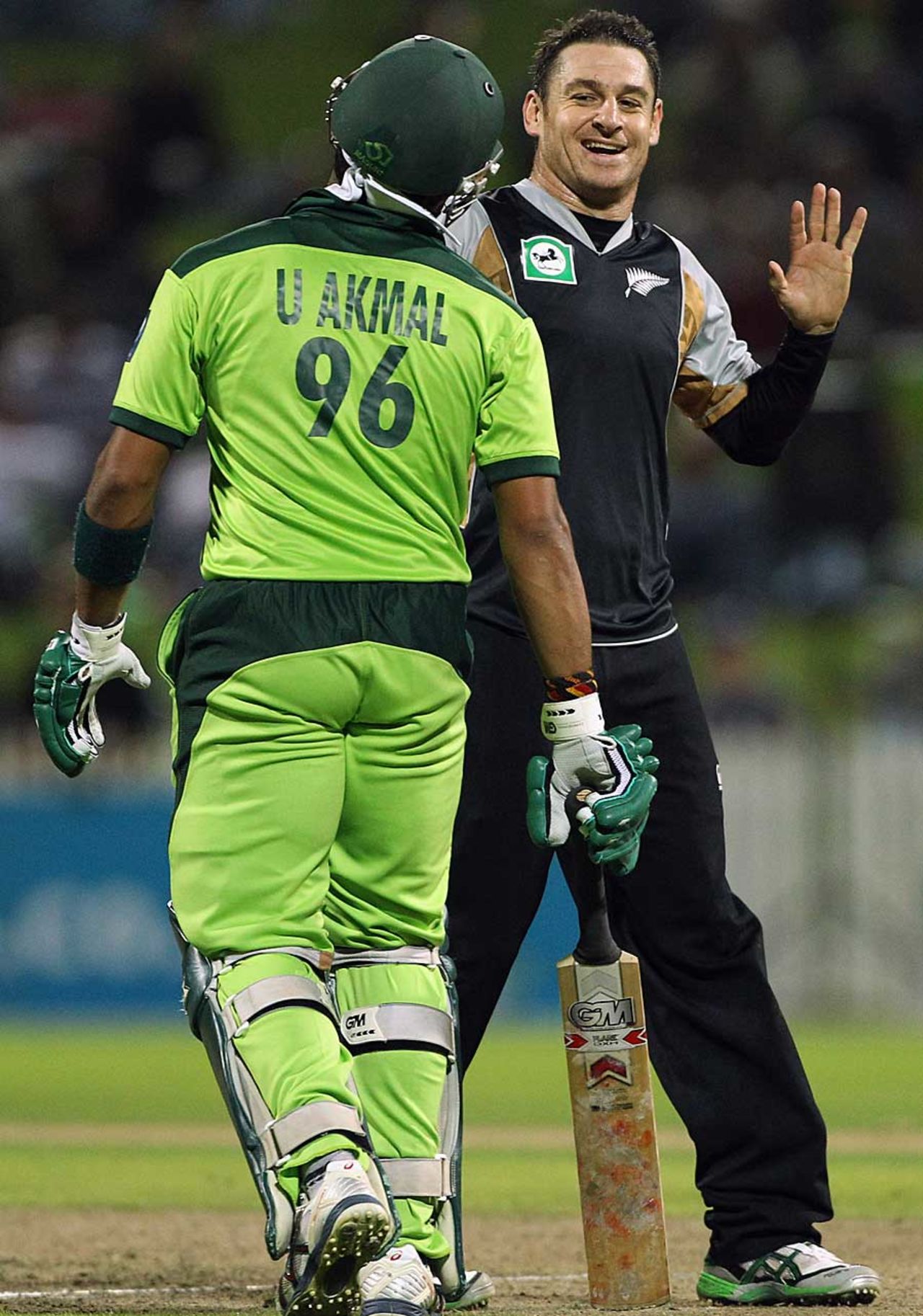 Nathan McCullum and Umar Akmal share a joke, New Zealand v Pakistan, 2nd Twenty20, Hamilton, December 28, 2010
