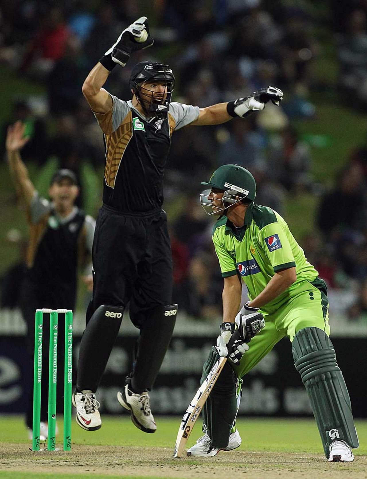 Younis Khan edges one to Peter McGlashan, New Zealand v Pakistan, 2nd Twenty20, Hamilton, December 28, 2010
