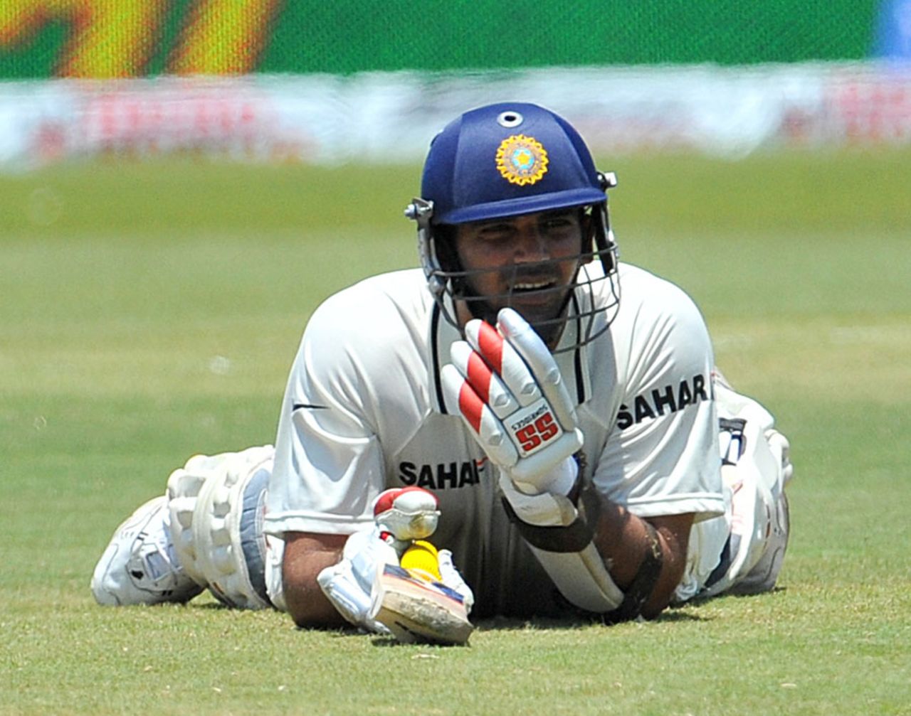 Zaheer Khan has to dive to make his ground, South Africa v India, 2nd Test, Durban, 3rd day, December 28, 2010