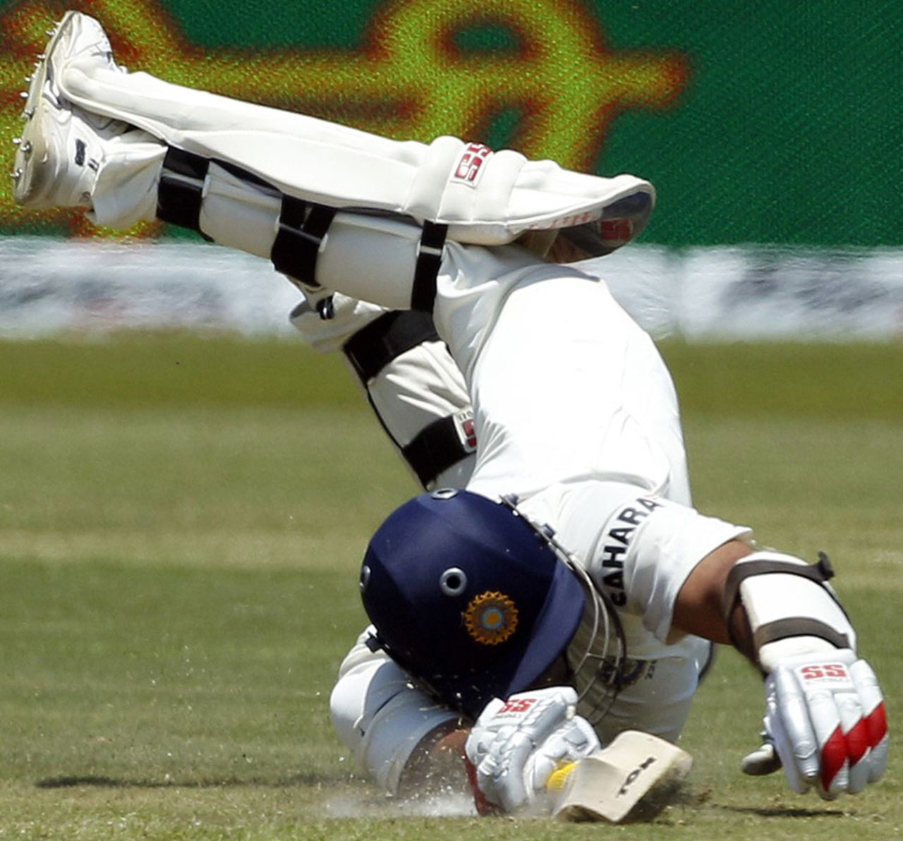 Zaheer Khan dives in to the crease to avoid being run out, South Africa v India, 2nd Test, Durban, 3rd day, December 28, 2010