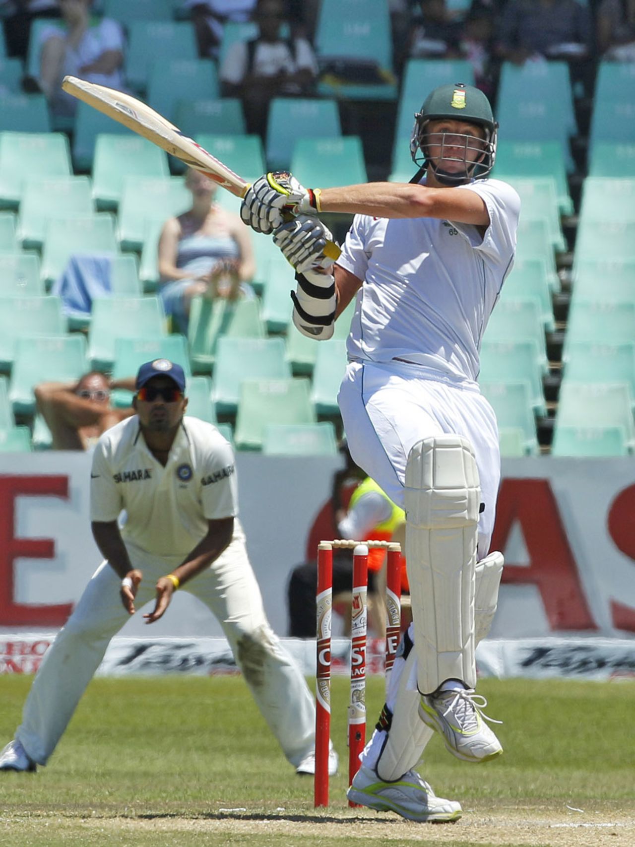 Morne Morkel plays a pull shot, South Africa v India, 2nd Test, Durban, 4th day, December 29, 2010
