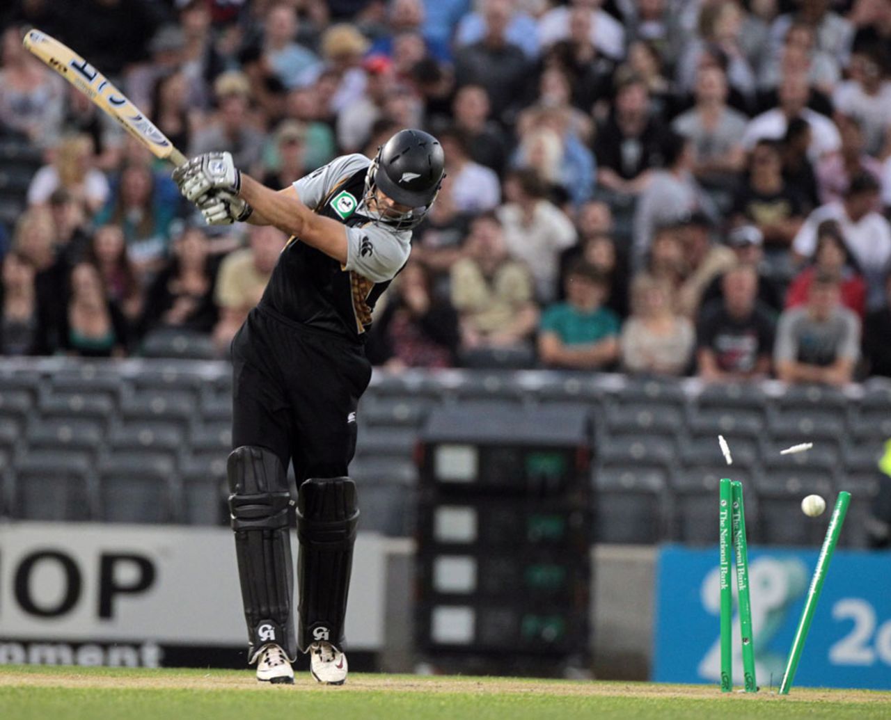 James Franklin is cleaned up, New Zealand v Pakistan, 3rd Twenty20, Christchurch, December 30, 2010