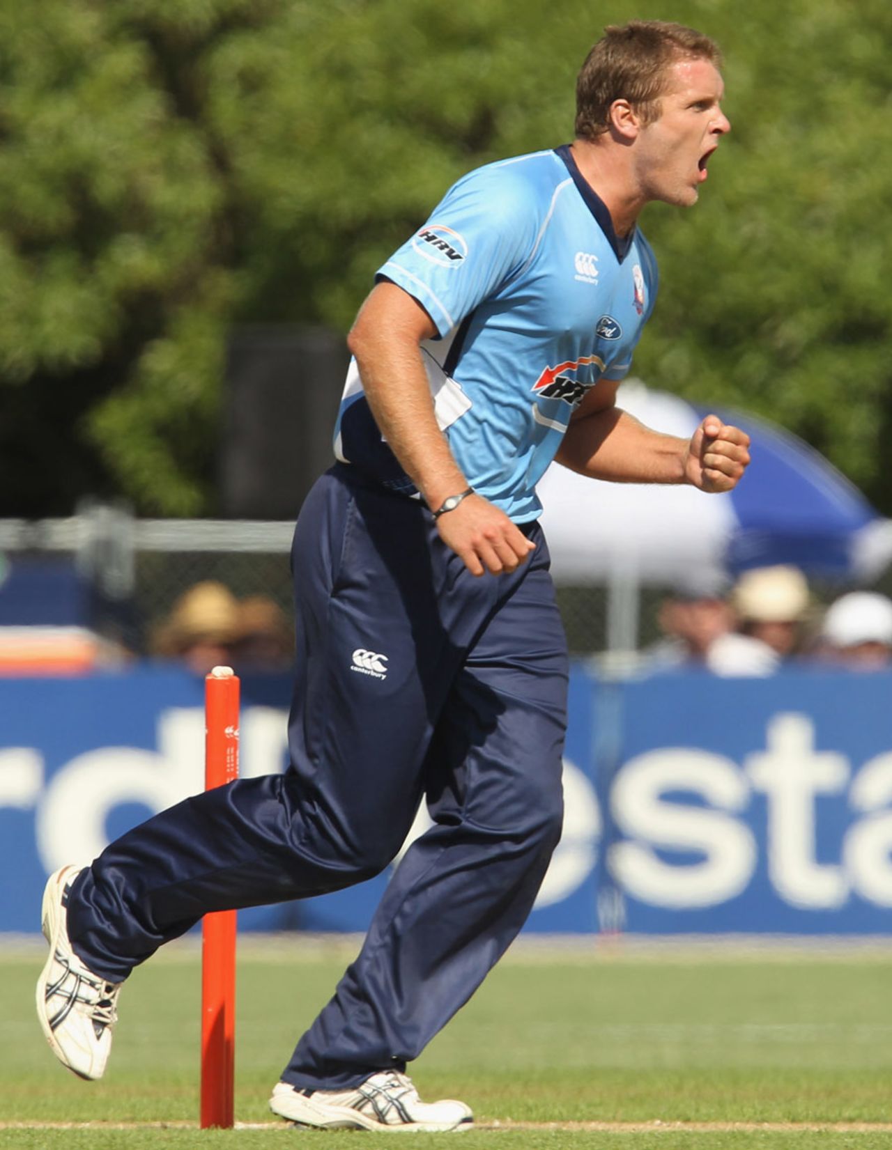 Michael Bates' triple-wicket maiden wrecked Central Districts, Auckland v Central Districts, HRV Cup final, Auckland, January 2, 2011
