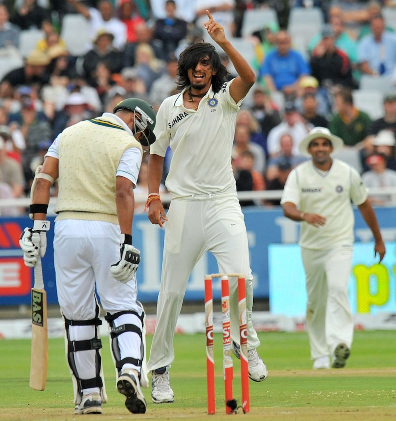Ishant Sharma had Alviro Petersen caught behind, South Africa v India, 3rd Test, Cape Town, 1st day, January 2, 2011