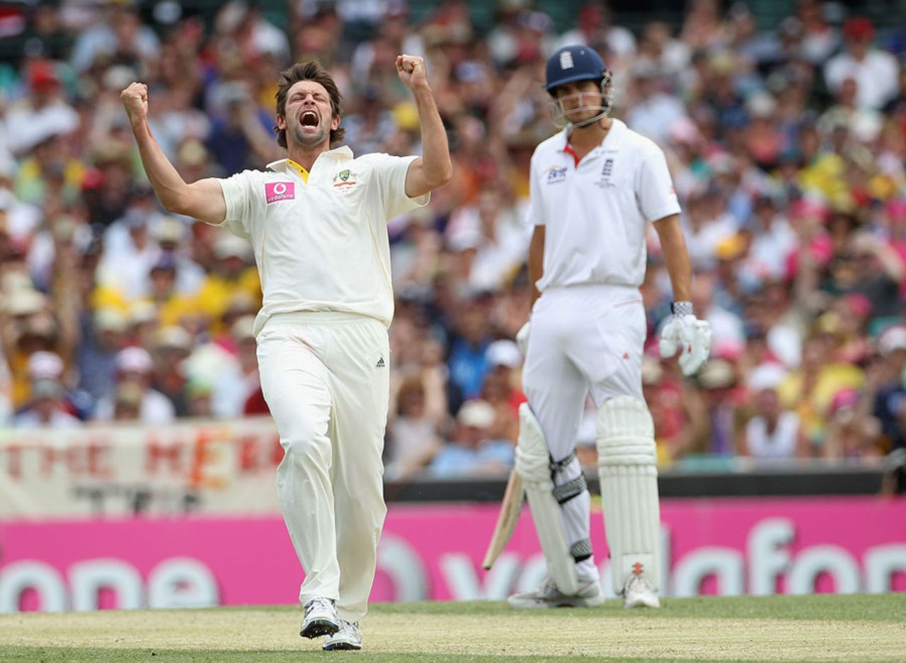Ben Hilfenhaus celebrates after bowling Andrew Strauss, Australia v England, 5th Test, Sydney, 2nd day, January 4, 2011