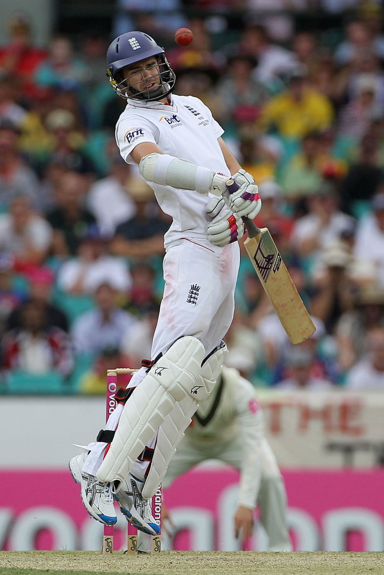 James Anderson had to battle hard to survive to the close as nightwatchman, Australia v England, 5th Test, Sydney, 2nd day, January 4, 2011