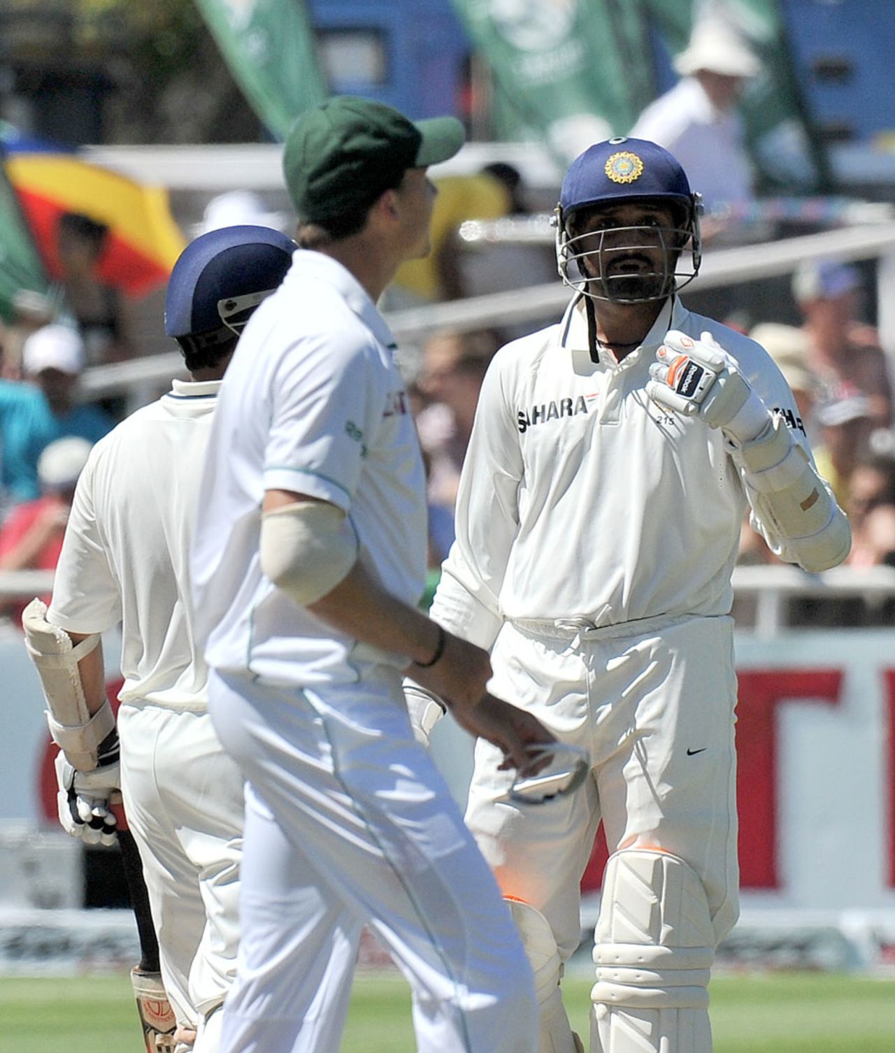Harbhajan Singh and Dale Steyn share some thoughts, South Africa v India, 3rd Test, Cape Town, 3rd day, January 4, 2011