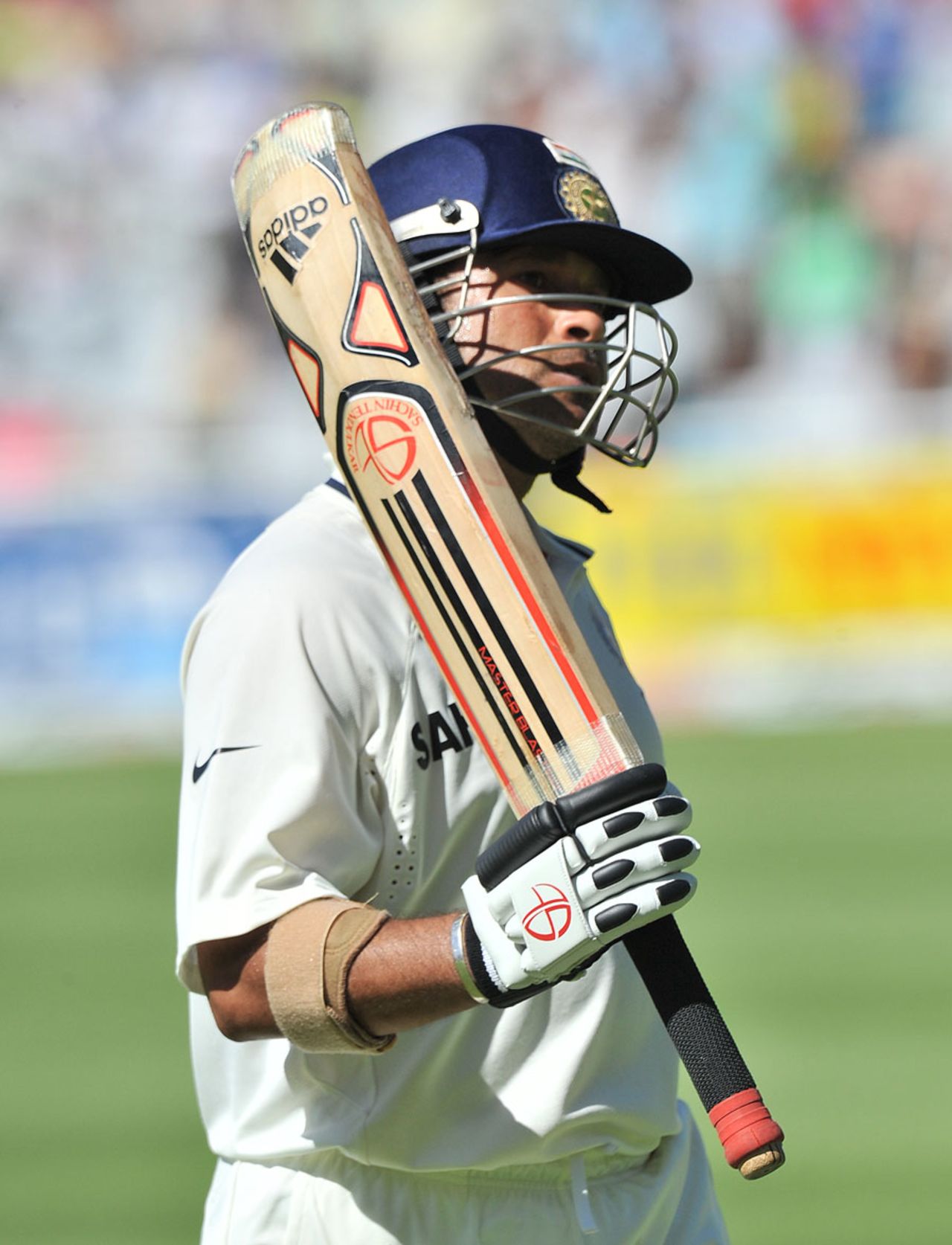 Sachin Tendulkar walks back after being dismissed, South Africa v India, 3rd Test, Cape Town, 3rd day, January 4, 2011