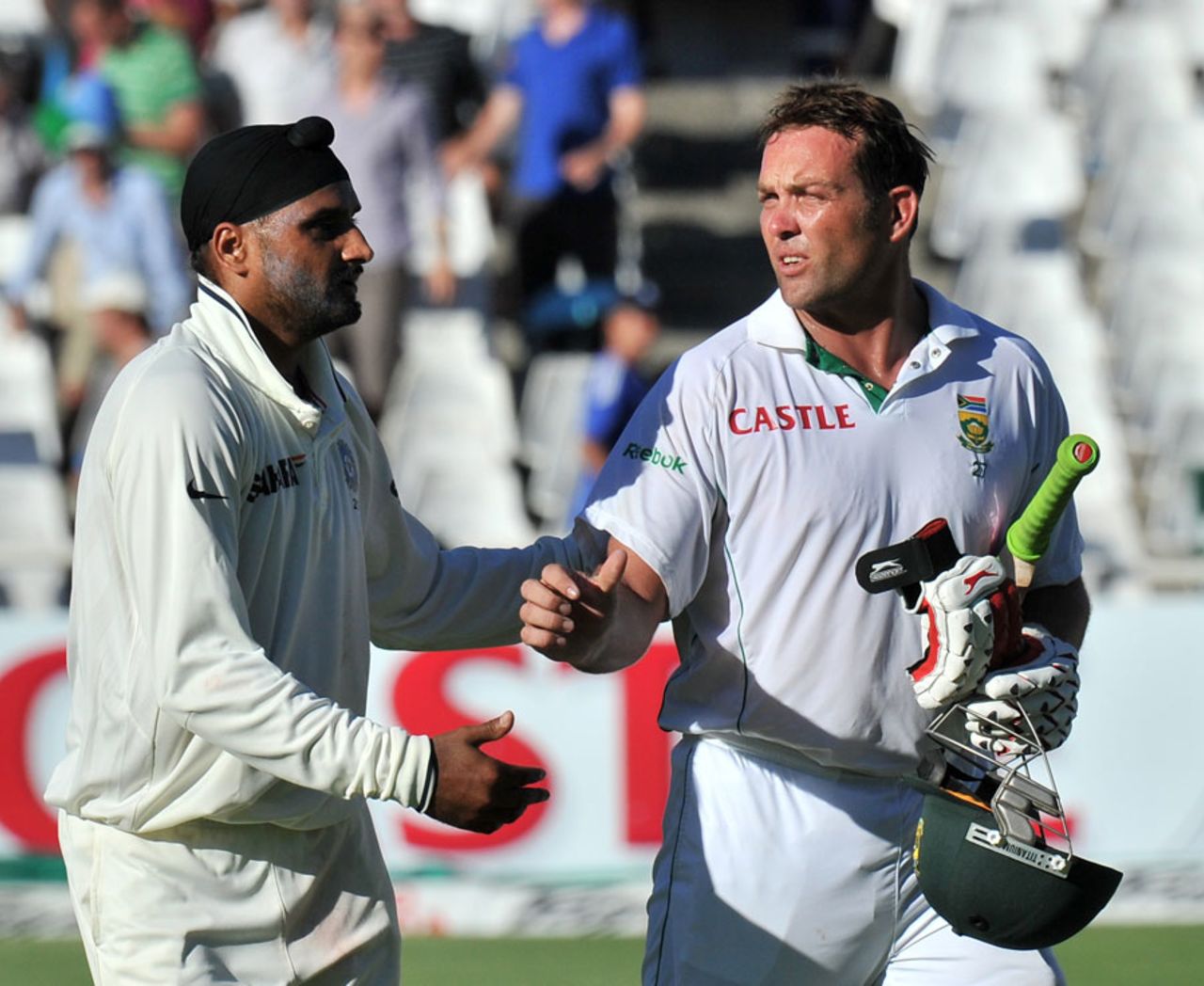 Harbhajan Singh and Jacques Kallis shake hands at stumps on the fourth day, South Africa v India, 3rd Test, Cape Town, 4th day, January 5, 2011
