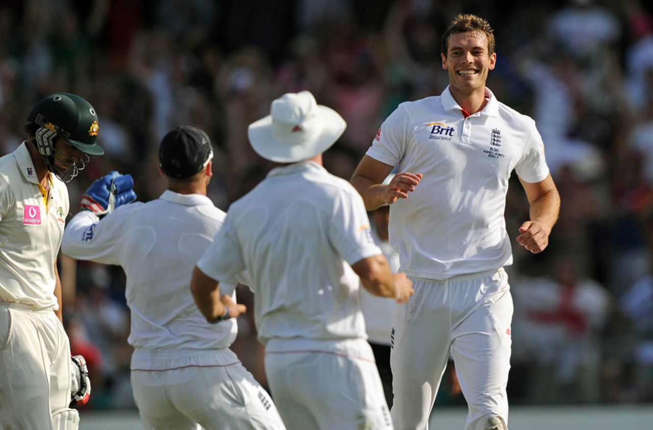 Chris Tremlett celebrates after taking two wickets in two balls, Australia v England, 5th Test, Sydney, 4th day, January 6, 2011