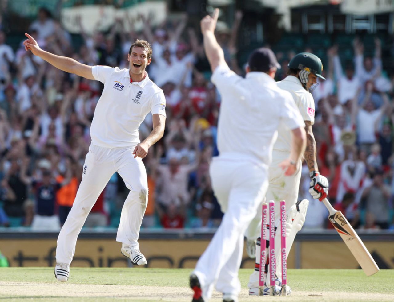 Chris Tremlett celebrates after bowling Mitchell Johnson, Australia v England, 5th Test, Sydney, 4th day, January 6, 2011