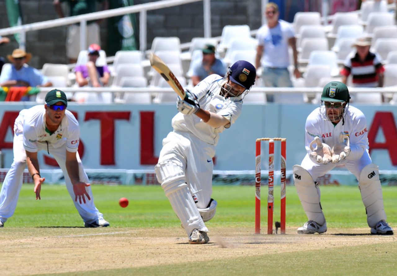 Gautam Gambhir attempts an aggressive stroke, South Africa v India, 3rd Test, Cape Town, 5th day, January 6, 2011