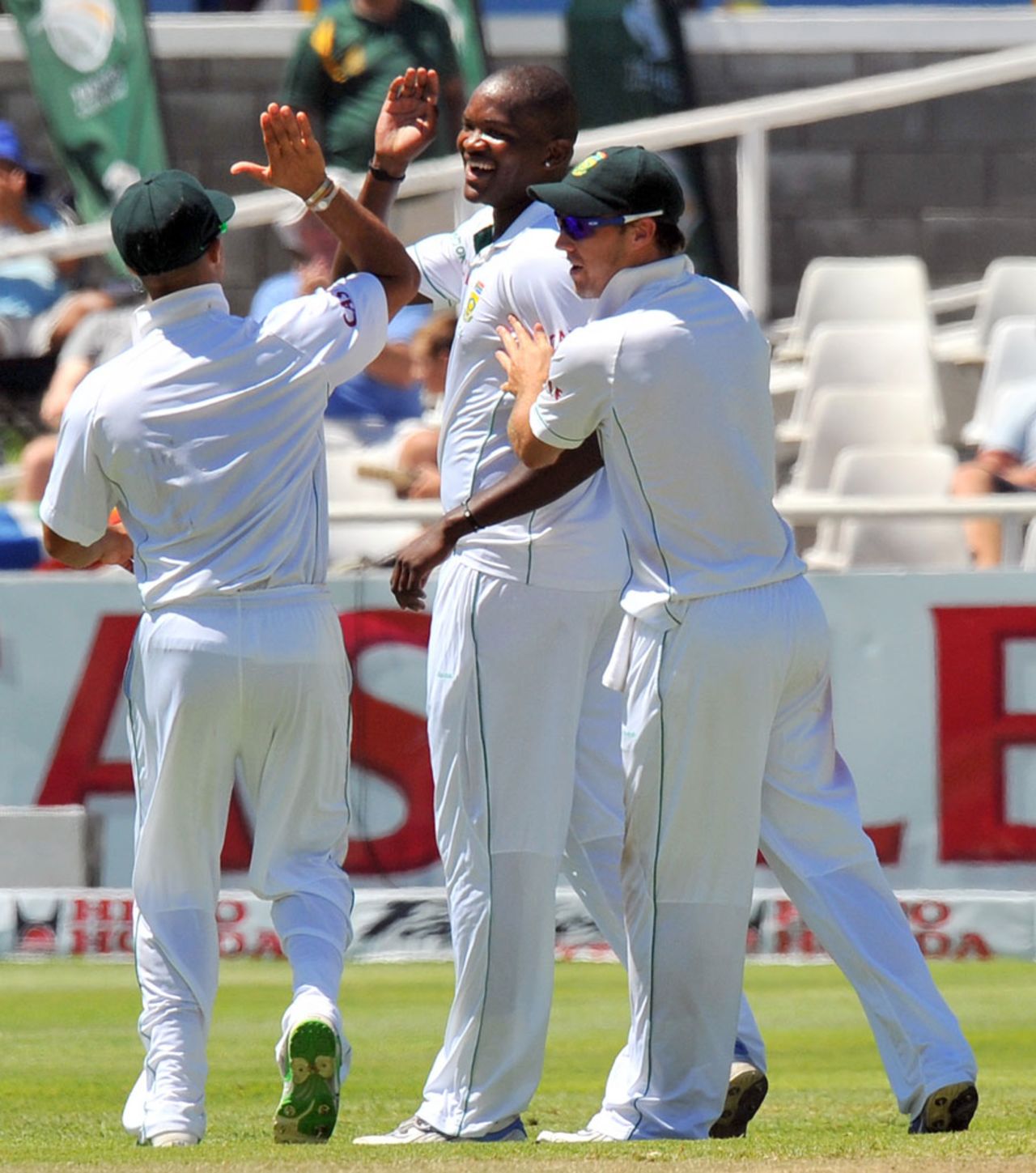 Lonwabo Tsotsobe celebrates the wicket of Rahul Dravid, South Africa v India, 3rd Test, Cape Town, 5th day, January 6, 2011
