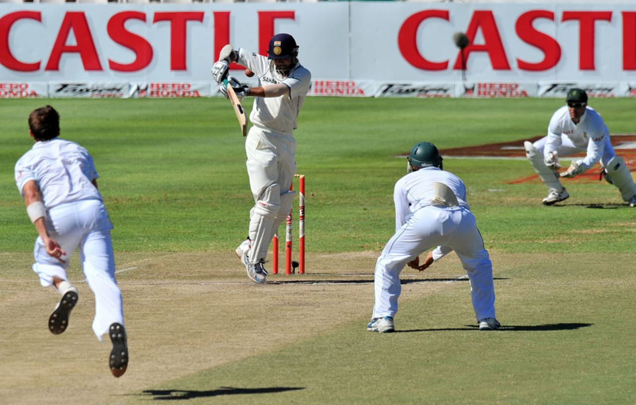 Dale Steyn gets Gautam Gambhir to edge one to Mark Boucher down the leg side, South Africa v India, 3rd Test, Cape Town, 5th day, January 6, 2011