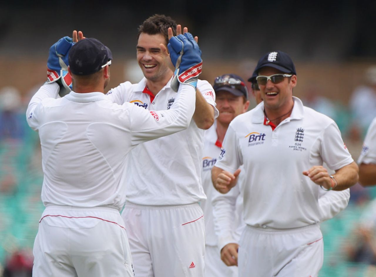 James Anderson celebrates having Ben Hilfenhaus caught behind, Australia v England, 5th Test, Sydney, 5th day, January 7, 2011