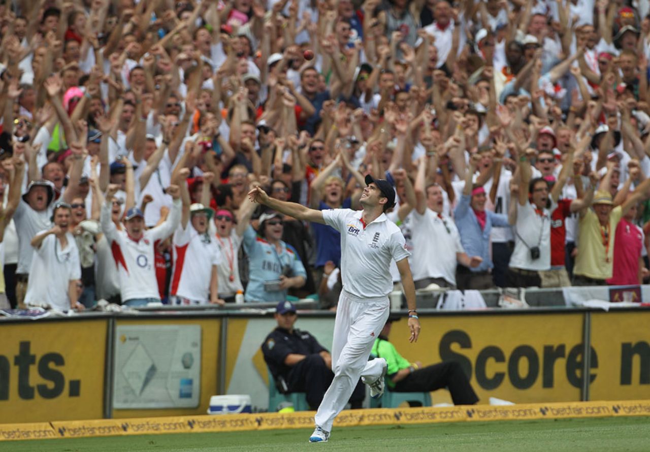 James Anderson took the catch to get rid of Peter Siddle, Australia v England, 5th Test, Sydney, 5th day, January 7, 2011