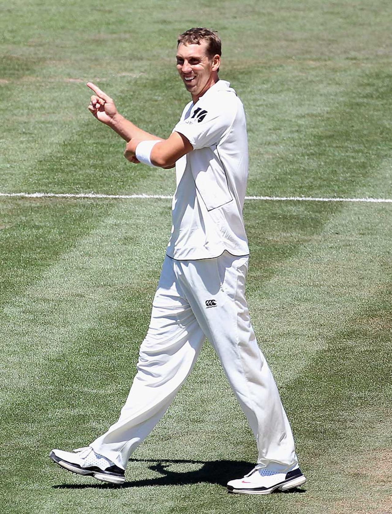 Brent Arnel picked up two wickets before tea, 1st Test, Hamilton, 2nd day, January 8, 2011