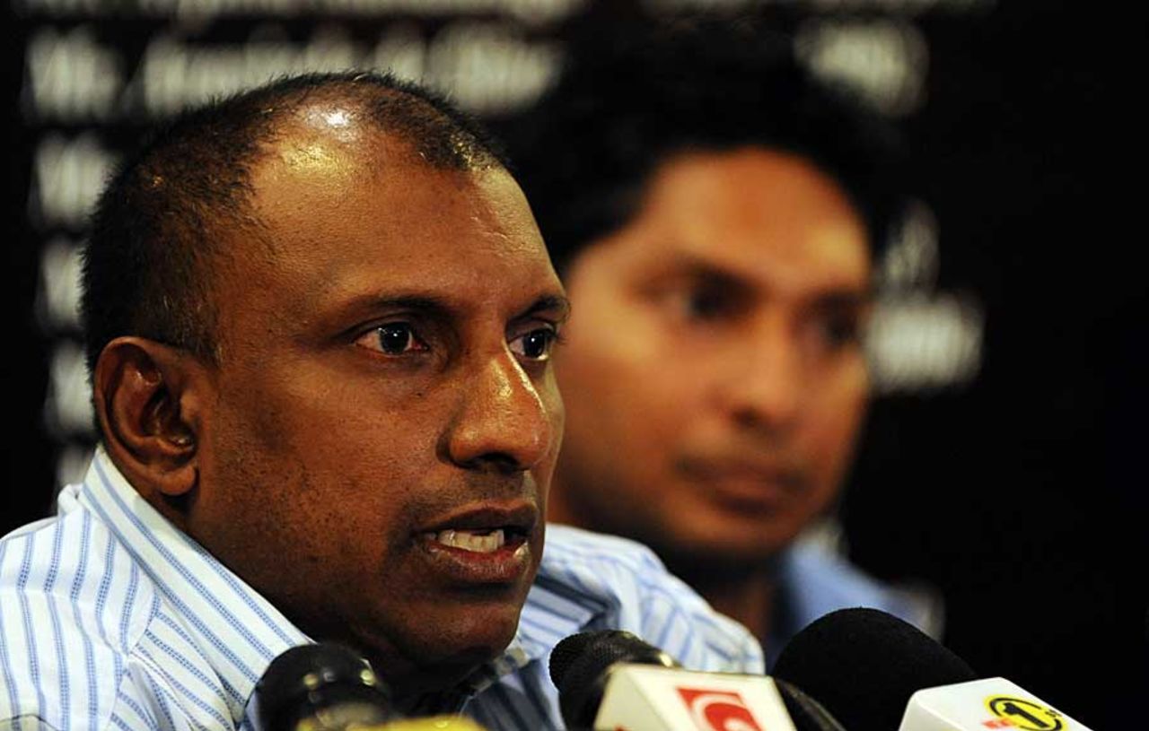 Aravinda de Silva speaks to the press, Colombo, January 8, 2011