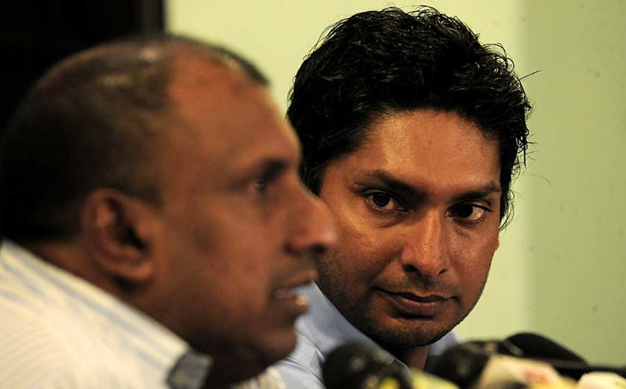 Aravinda de Silva speaks to the media as Kumar Sangakkara looks on, Colombo, January 8, 2011