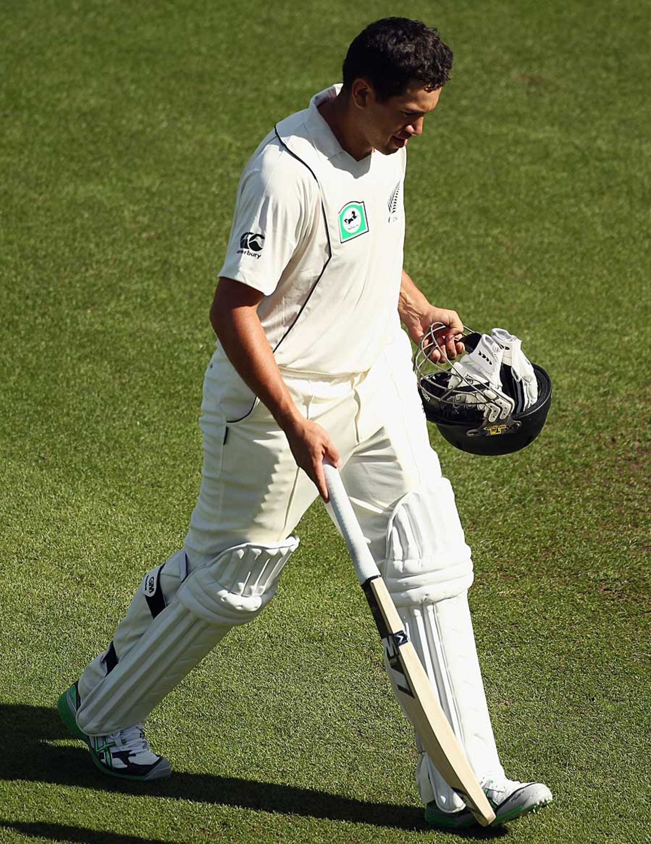 Ross Taylor walks back after being run out, 1st Test, Hamilton, 3rd day, January 9, 2011