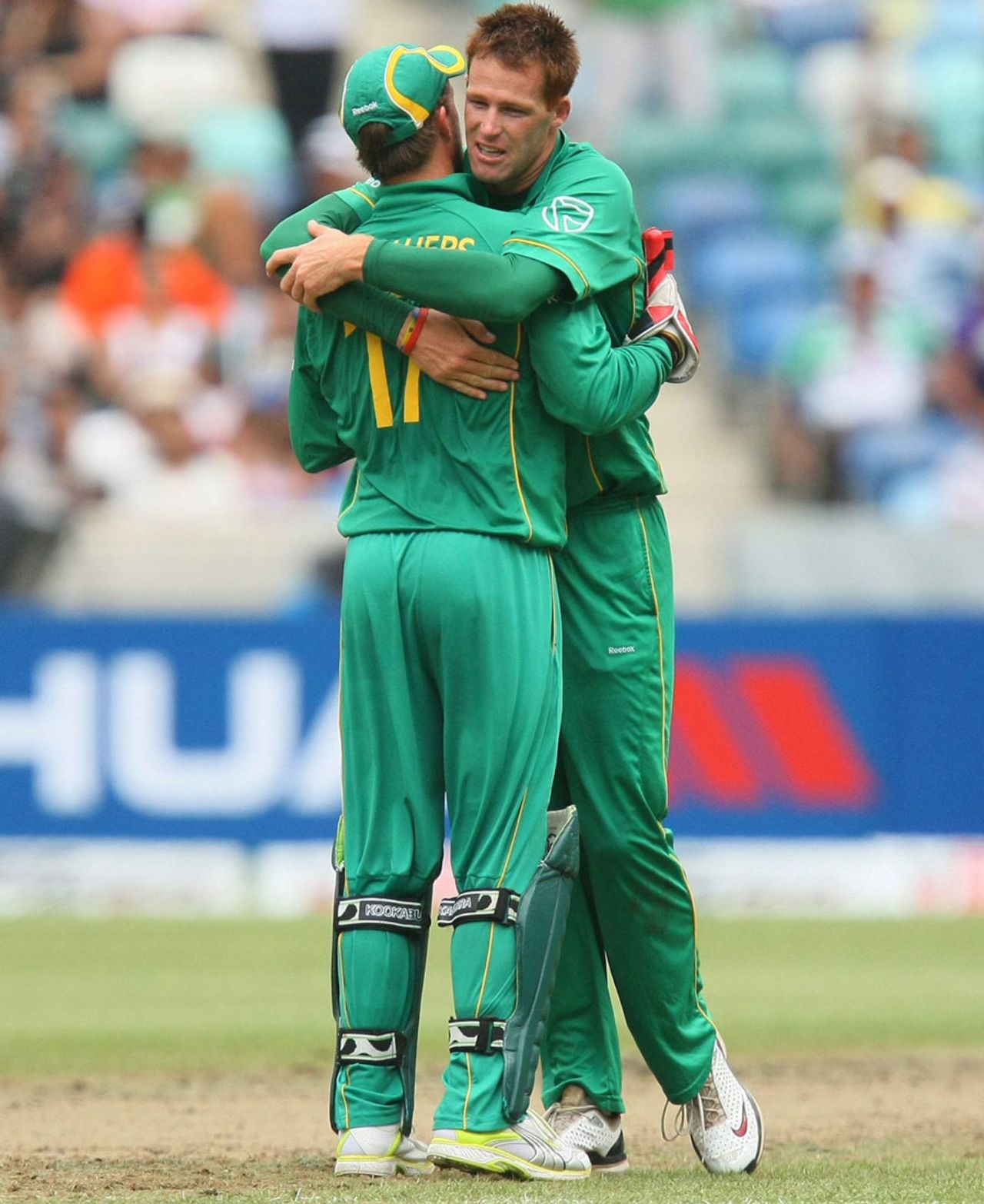 Rusty Theron is congratulated on getting the wicket of Yusuf Pathan, South Africa v India, only Twenty20, Durban