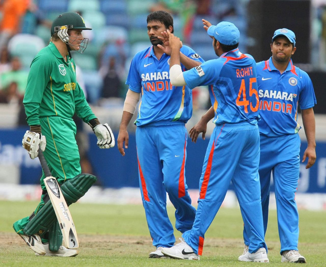 Praveen Kumar gets the key wicket of Morne van Wyk, South Africa v India, only Twenty20, Durban