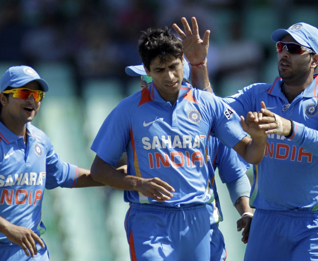 Ashish Nehra is congratulated on dismissing Graeme Smith, South Africa v India, 1st ODI, Durban, January 12, 2011